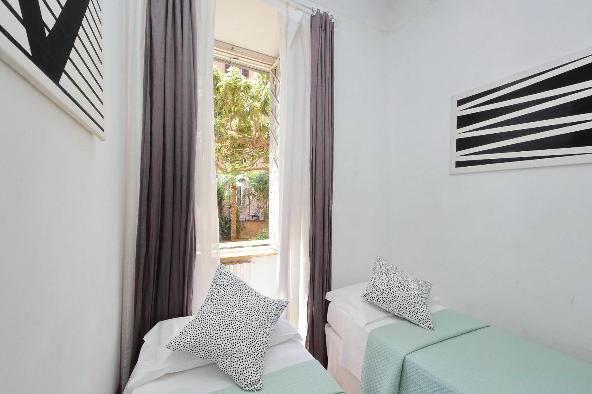 Luxury Apartment For 10 Central Vaticano S'Peter Basilica Aircond Netflix - Sky Wifi * Roma